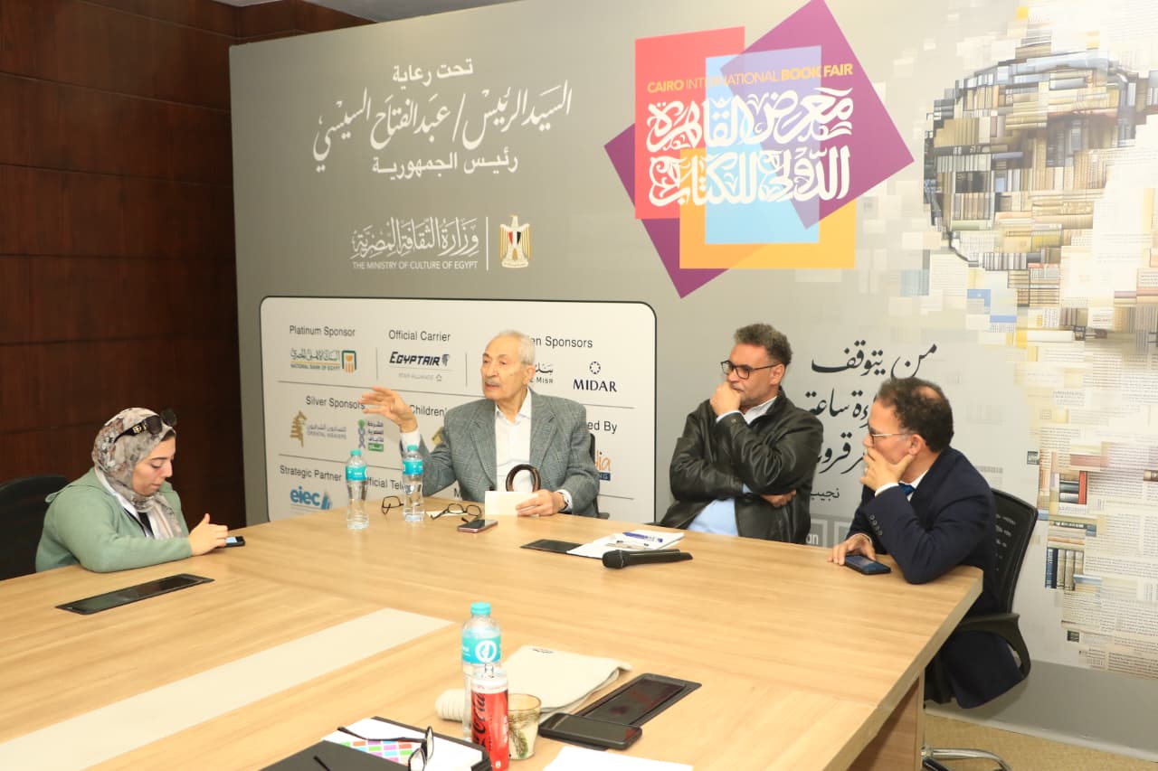 الناقد إدوار الخراط: أعمال نجيب محفوظ «غير حداثية».. وأسلوبه يميل إلى التكرار